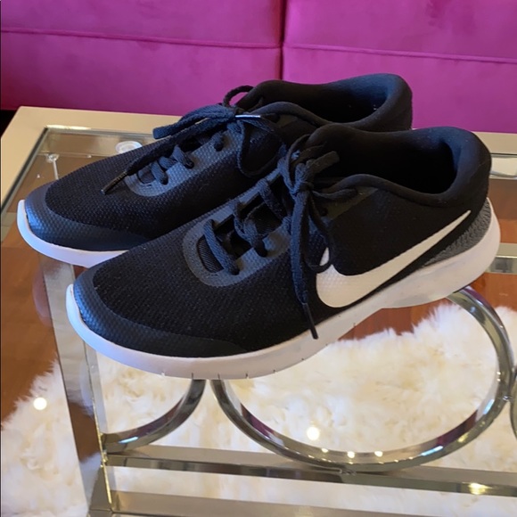 Lightly worn Nike sneakers - Picture 1 of 5